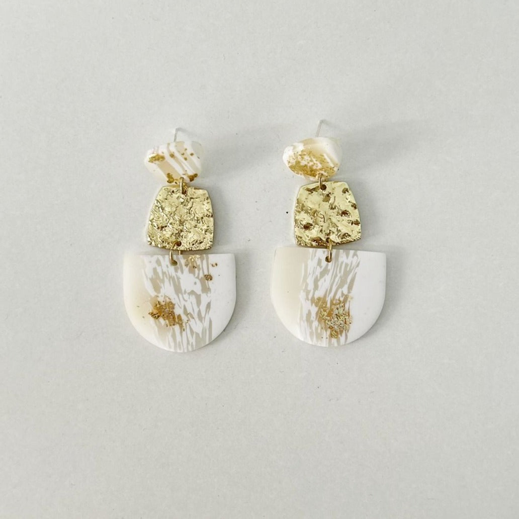 Pendientes arcilla blanco y dorados